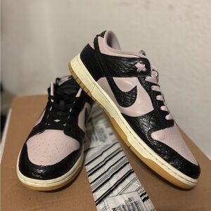 Nike Dunk ‘Black Platinum Violet Croc’